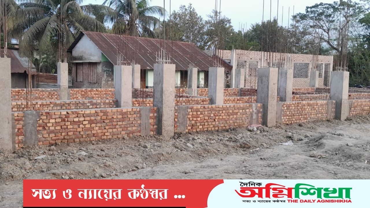 বাগেরহাটে মানহীন পাথর দিয়ে মাদ্রাসার ভবন নির্মাণের অভিযোগ