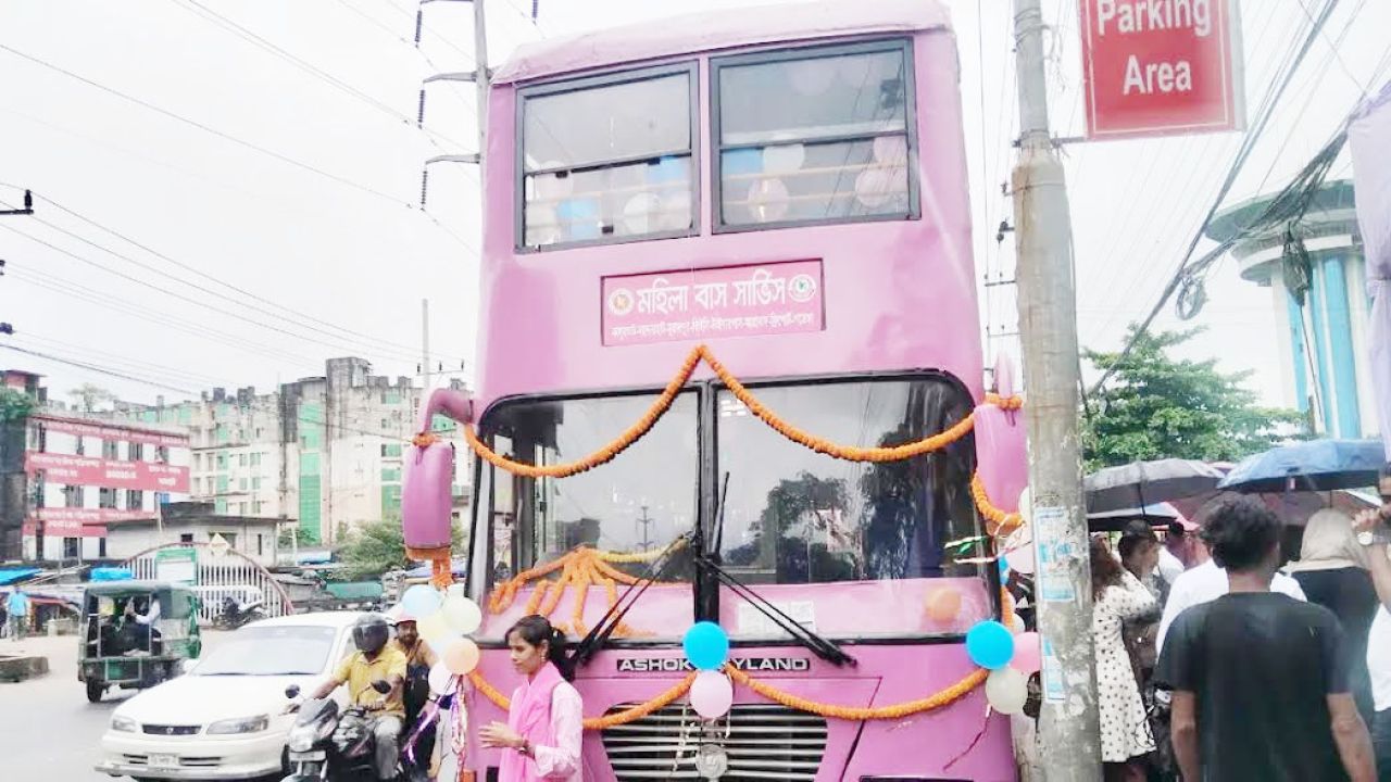 চট্টগ্রামে দুই বাস নিয়ে শুরু হলো ‘মহিলা বাস সার্ভিস’