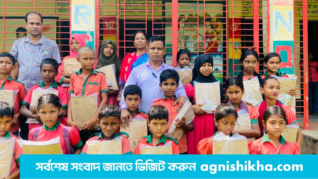 টাঙ্গাইলে মানুষ মানুষের জন্য সংগঠনের পক্ষে শিক্ষা উপকরণ বিতরণ