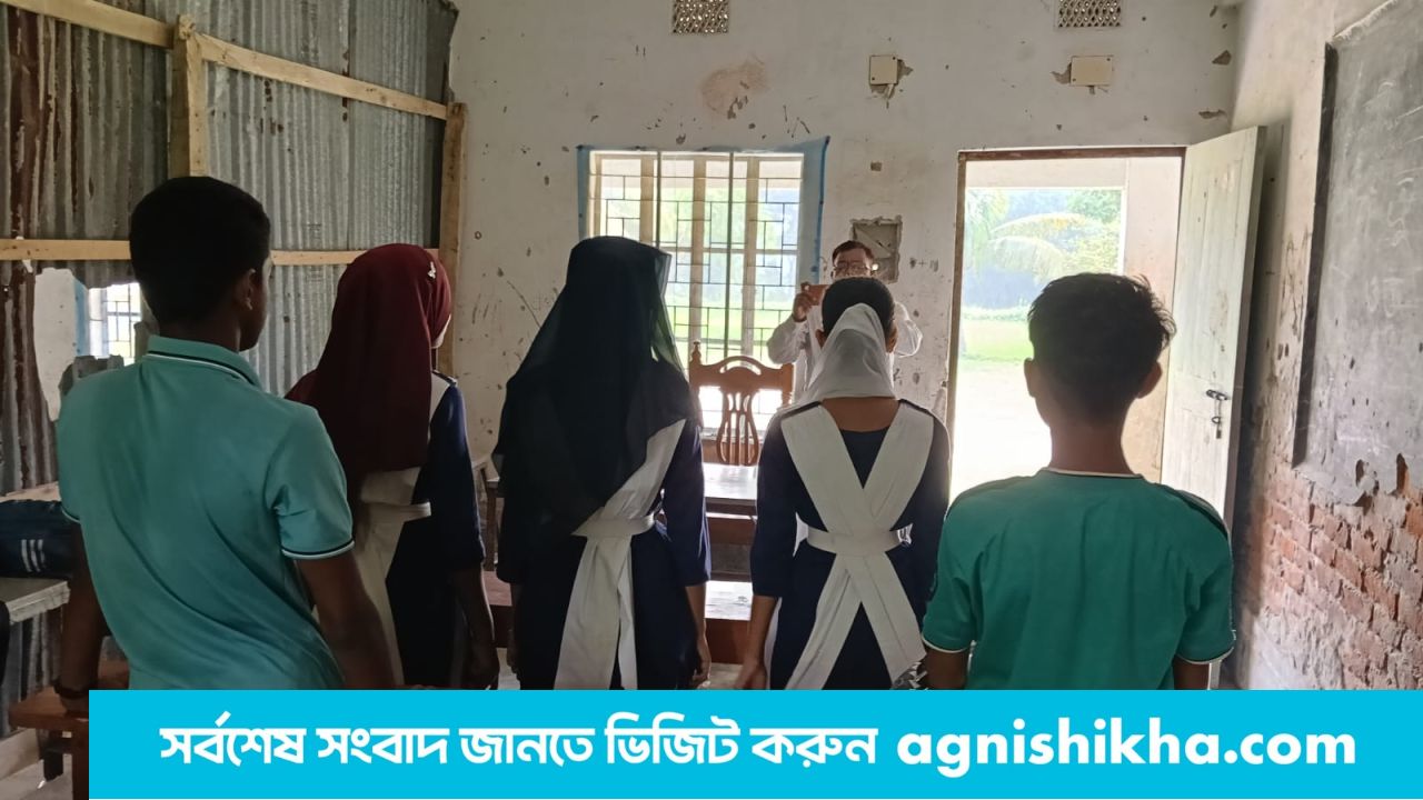 শিক্ষার্থীর থেকে শিক্ষক বেশি, শিক্ষকশূন্য ক্লাসরুম